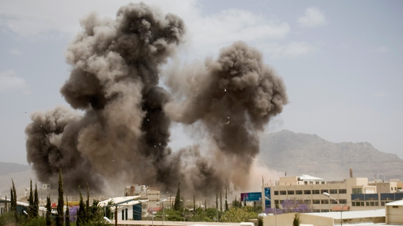 Yemen&#039;de Suudi Bombardımanı!