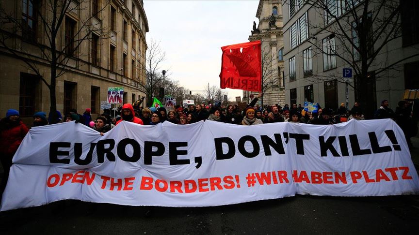 Almanya’da sığınmacılar için protesto