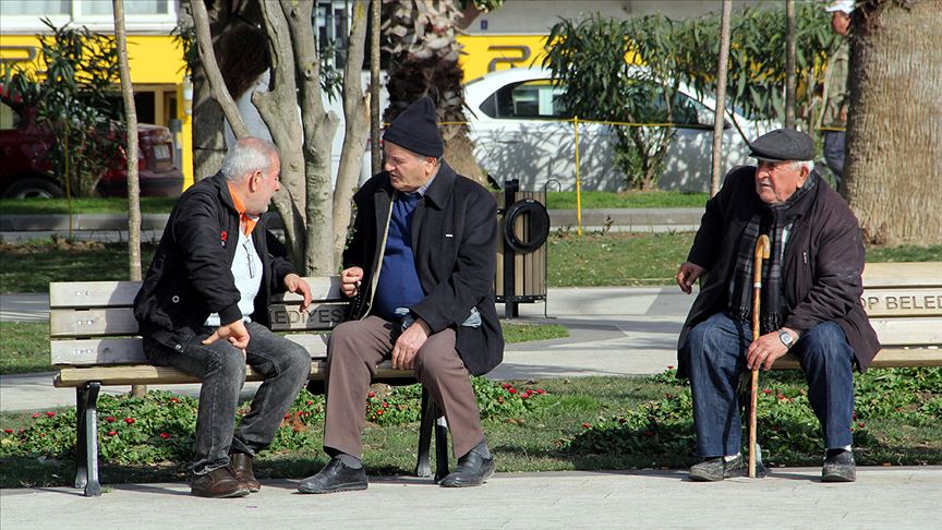 Türkiye&#039;de yaşlılar yüzde 21,9 arttı