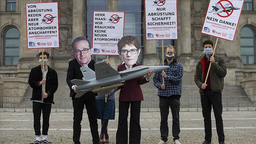 Almanya&#039;nın ABD’den uçak almasına protesto