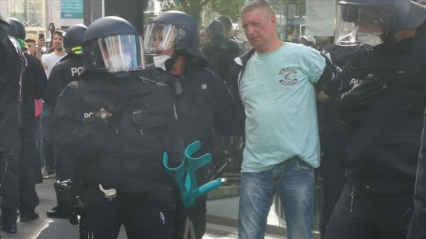 Almanya&#039;da eylemciler gözaltında