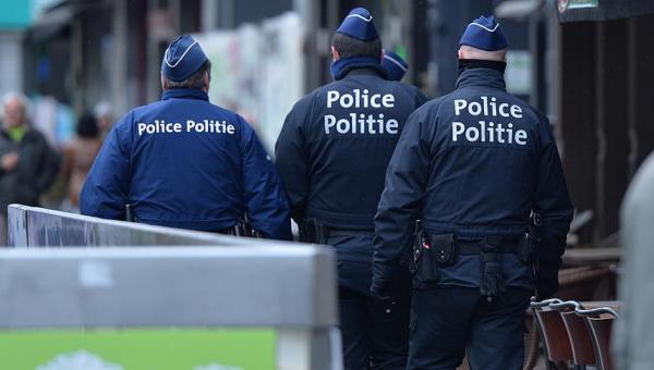 Paris&#039;te jandarma aracına çarpan zanlının evinde patlayıcı bulundu