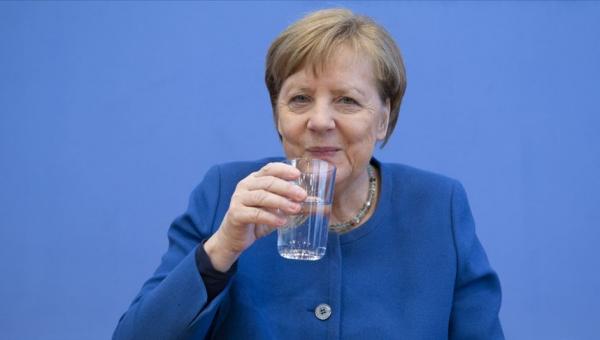 Merkel&#039;in Kovid-19 testi negatif