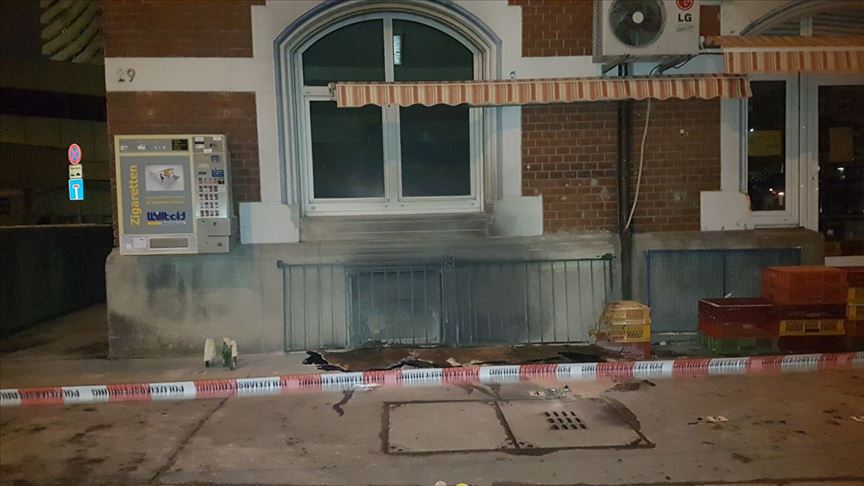 Almanya’da camiye saldıranlara hapis 