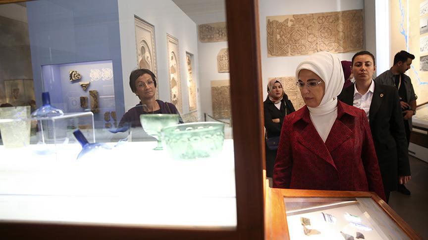 Emine Erdoğan, Berlin&#039;de Bergama Müzesi&#039;ni ziyaret etti