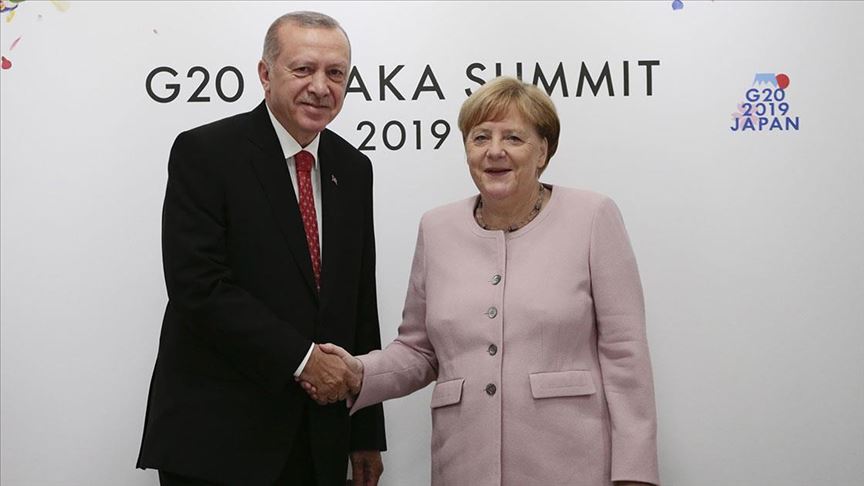Erdoğan Merkel&#039;i kabul etti