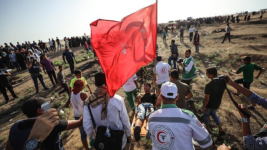 Türk bayrağı taşıyan vuruldu