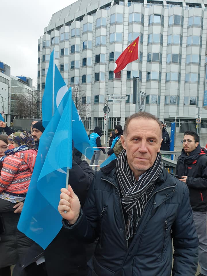 Çin&#039;in Uygurlara baskısına Berlin&#039;de protesto