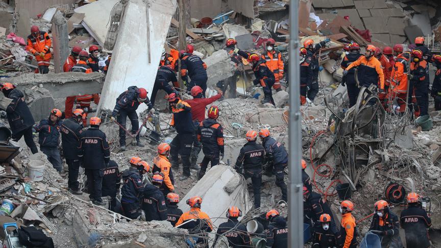 Çöken binada 17 kişi öldü