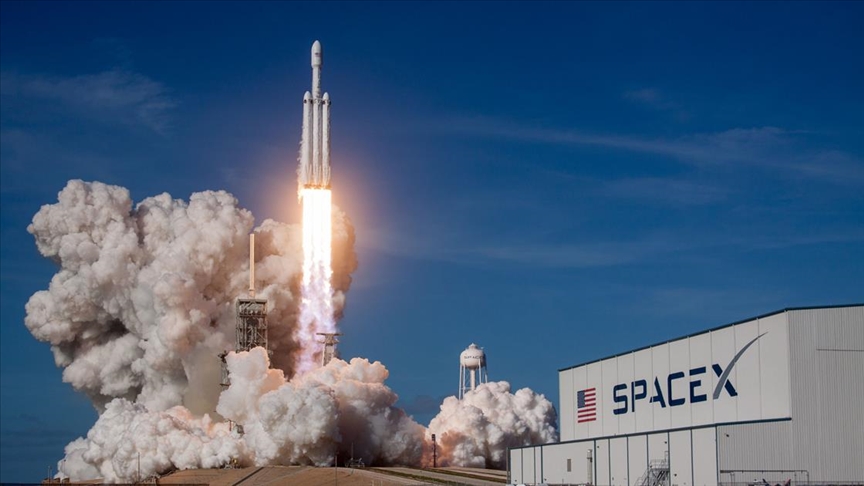 SpaceX&#039;in personel taşıyıcı kapsülü uzaya fırlatıldı