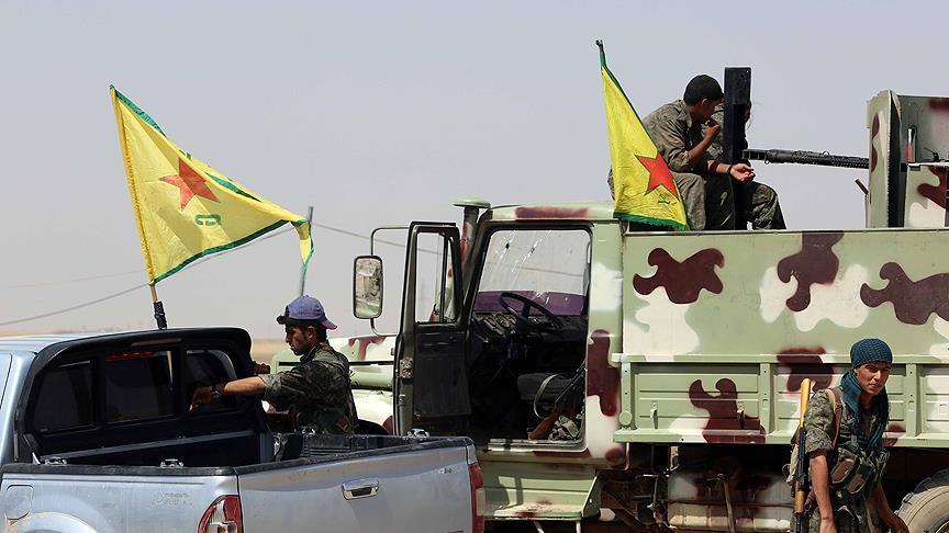 YPG/PKK Deyrizor&#039;da binlerce aileyi göçe zorluyor