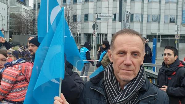 Çin&#039;in Uygurlara baskısına Berlin&#039;de protesto