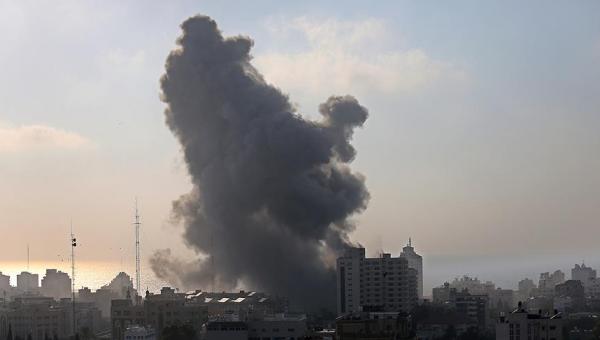 İsrail Gazze&#039;yi yine yeniden vurdu