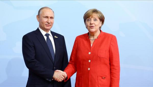 Putin ve Merkel Suriye&#039;yi görüştü