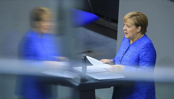 Merkel: Türkiye NATO kalmalı 