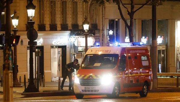 Paris&#039;te polise saldırı