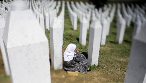 Srebrenitsa soykırımında sekiz aşama